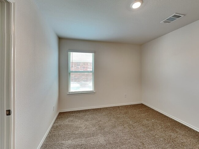 Building Photo - 2909 Menguita St