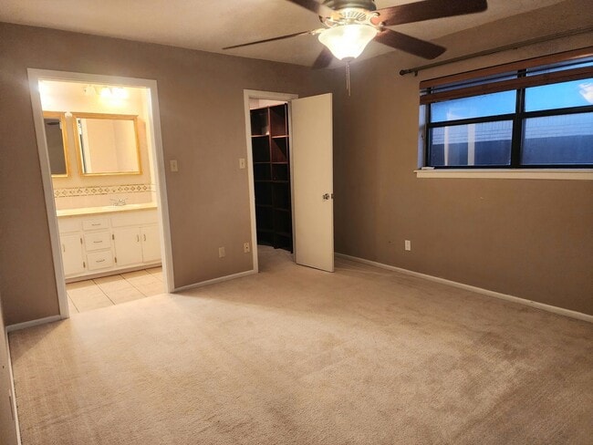 Building Photo - 1209 Libra Dr