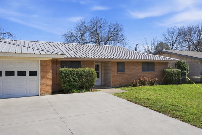 Building Photo - 1200 Thomas St