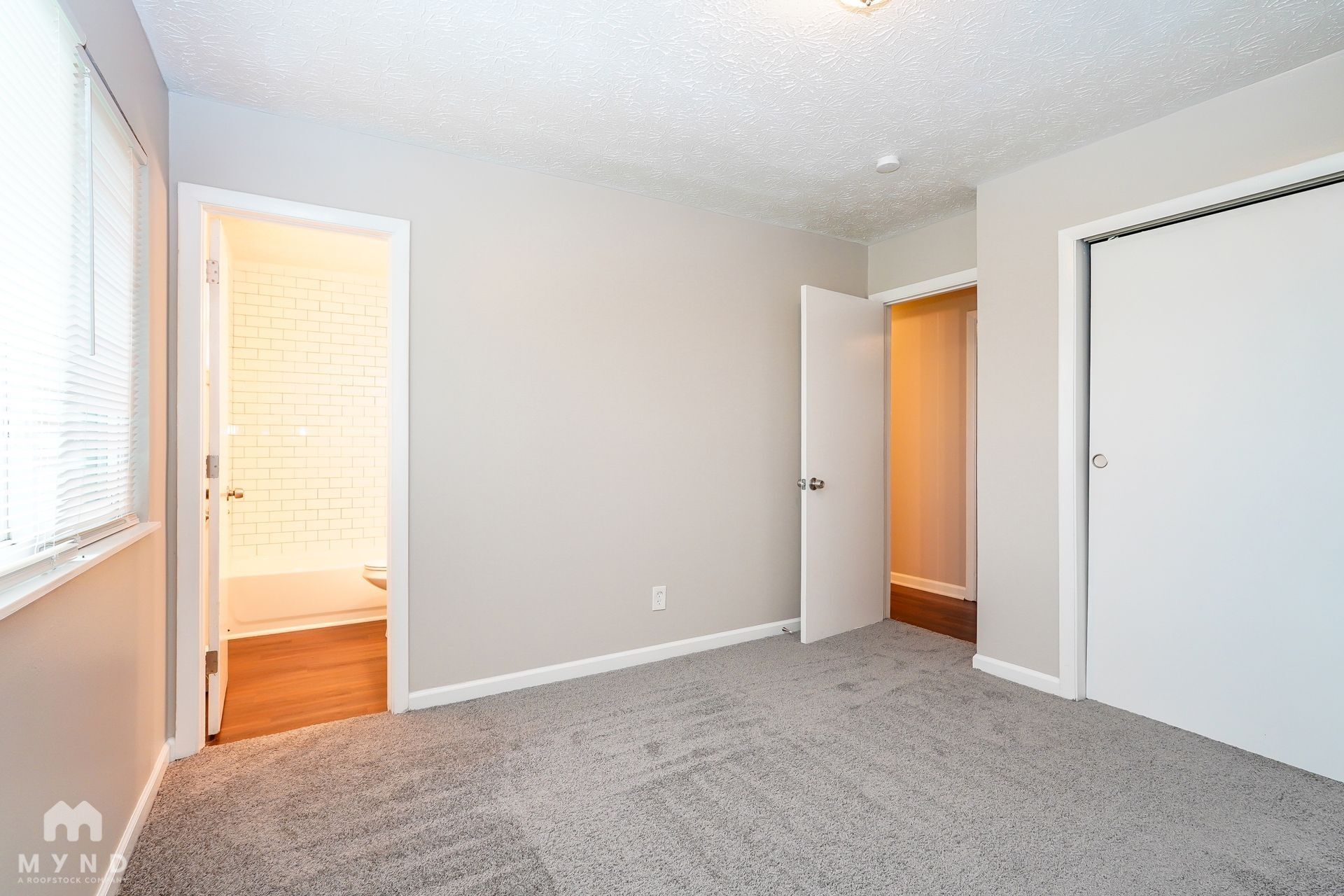 Building Photo - 10 Oakwood Dr
