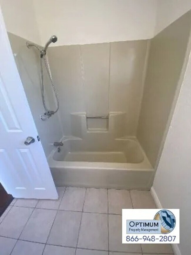 Building Photo - Charming 3-Bedroom Home with Large Backyard & Fenced Front Yard