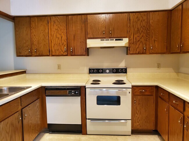 Building Photo - Maryville 2BR/ 1BA One-level Condo