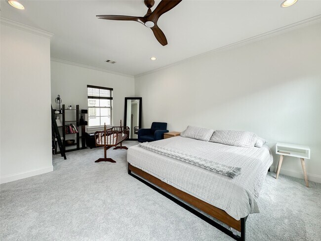 Building Photo - 2 Hermann Park Ct