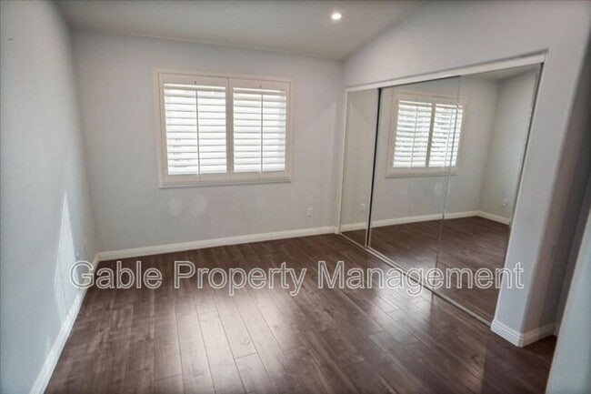 Building Photo - 18716 Vista Del Canon