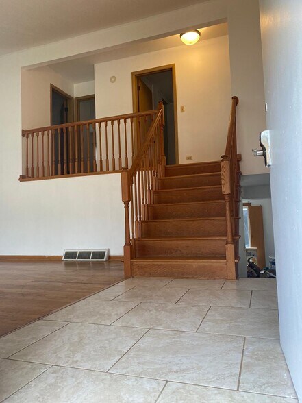 Building Photo - 920 N Milwaukee Ave