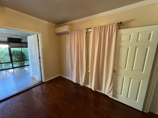 Building Photo - Charming Westside ADU with Private Backyard