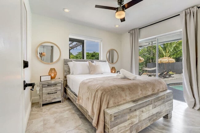 Building Photo - 2325 NE 195th St