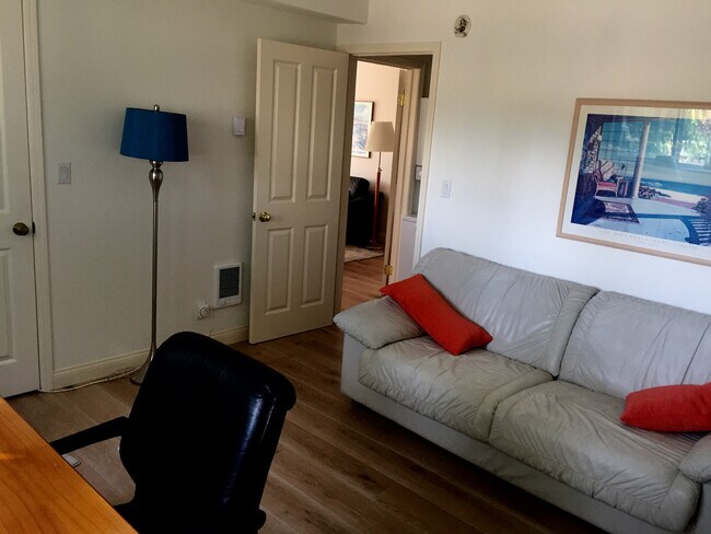 Building Photo - 2308 Schader Dr