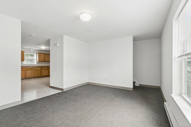Building Photo - 62 Chestnut St