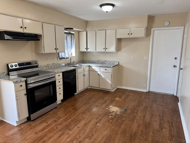 Building Photo - 5874 Castle Run Dr