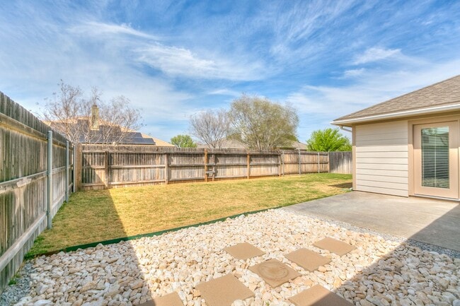 Building Photo - 5918 Southampton Pl