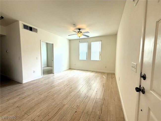 Building Photo - 50 Aura de Blanco St