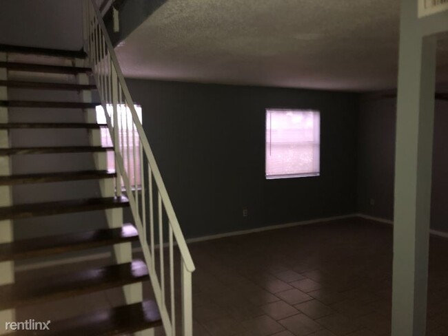 Building Photo - 2 br, 1.5 bath Townhome - 313 Rolston Rd