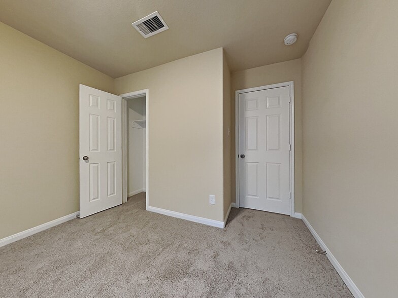 Building Photo - 923 Marigold Rd
