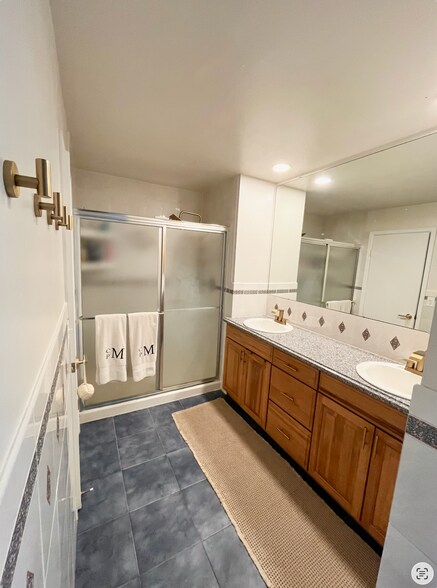 Building Photo - 12521 E Cornell Cir