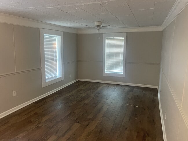 Building Photo - 560 Old Clarkesville Hwy