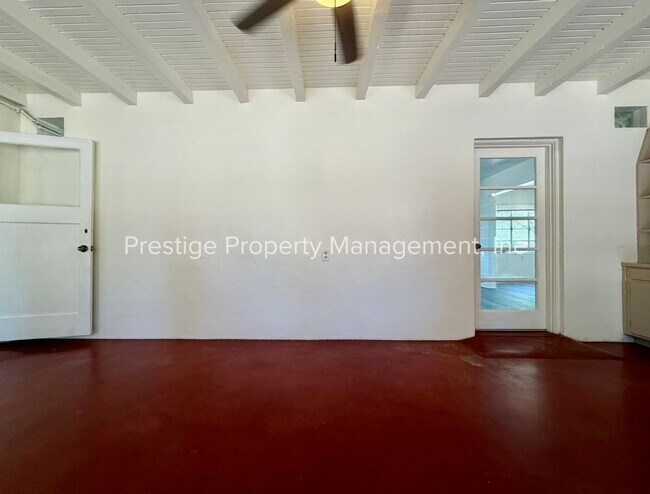 Building Photo - Spacious With Vintage Charm- 2/1 Centrally Located and Waiting For You!