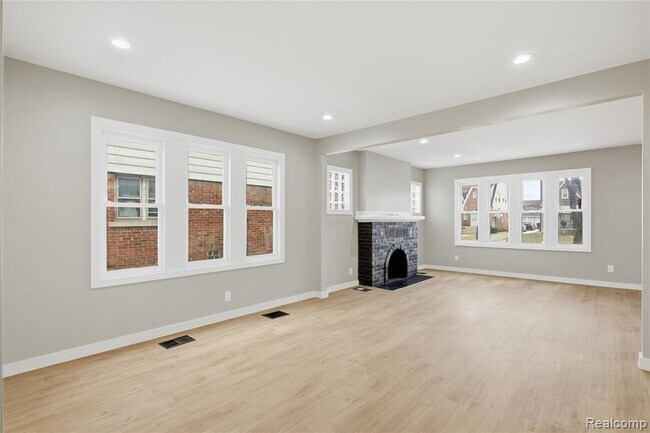 Building Photo - 14615 Winthrop St