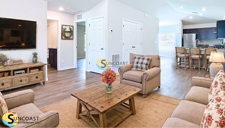 Building Photo - 10484 Pendleton Ave