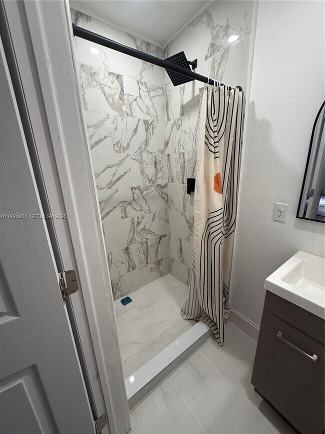 Building Photo - 318 SW 15th St