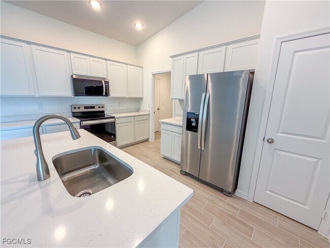 Building Photo - 420 NW 4th Terrace