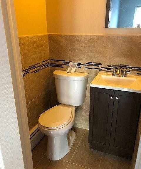 Building Photo - "Charming 3-Bedroom Oasis with 2 Full Bath...