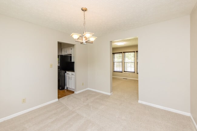 Building Photo - 6085 Tara Hill Dr