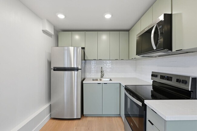 Building Photo - 2735 Broadway-5