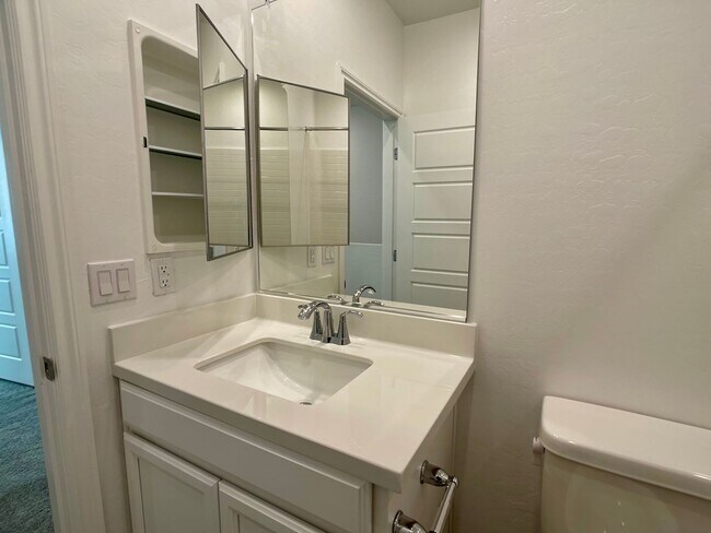 Building Photo - LOVELY TOWNHOUSE FOR RENT - GATED 3 BED 3 ...