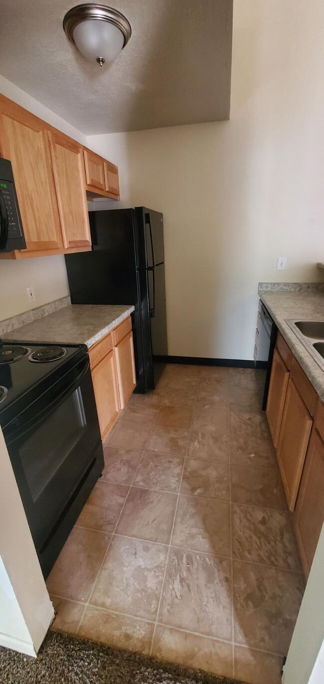 Building Photo - Highland Place Apartments of Charleston