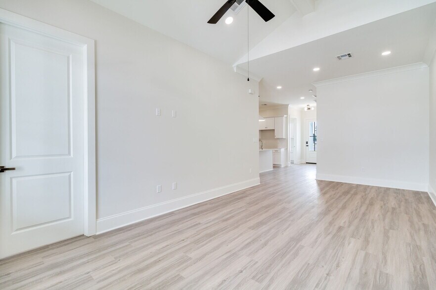 Building Photo - 110 Pilsbury Ln