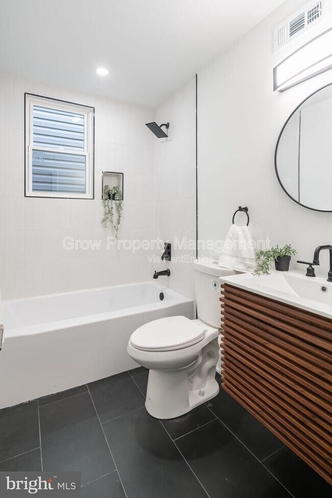 Building Photo - 2018 S 8th St