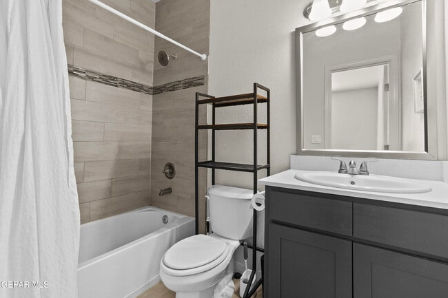 Building Photo - 13920 Loreina Luz Ave