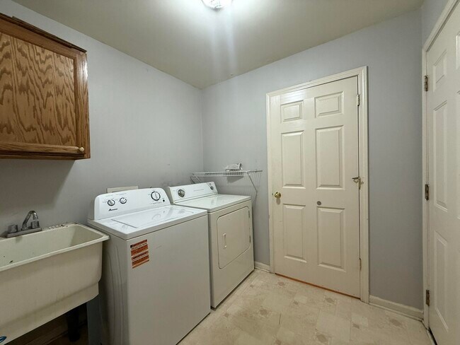 Building Photo - 1788 Wexford Dr