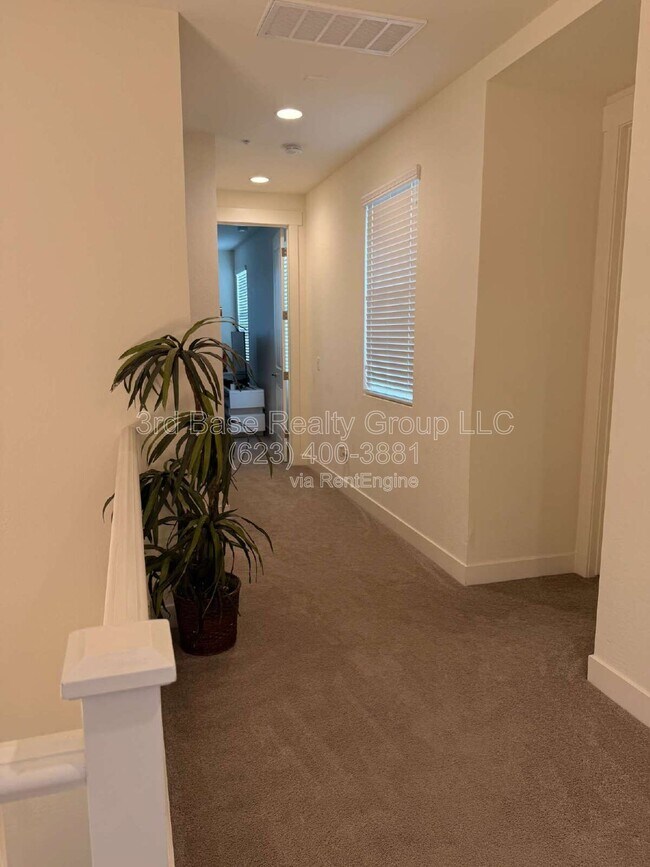 Building Photo - 21045 W Sunrise Ln