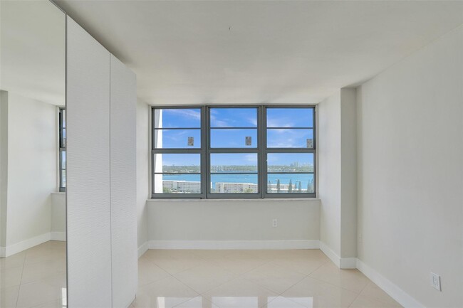 Building Photo - 18041 Biscayne Blvd