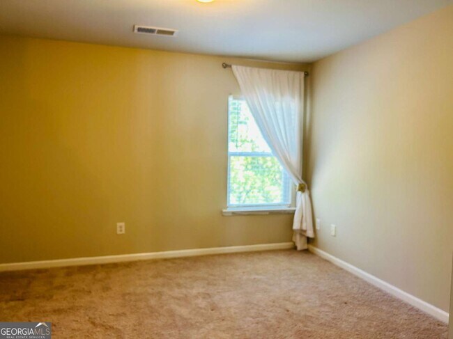 Building Photo - 40 Newnan Lakes Dr