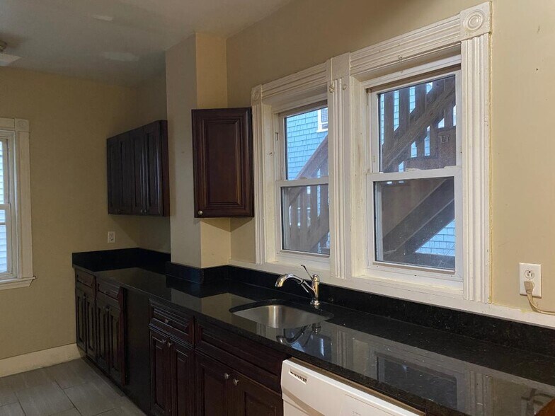 Building Photo - 3 Washburn Ter