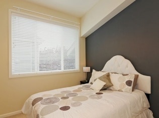 Building Photo - Lovely 2 Bedroom Townhouse in Magnolia.