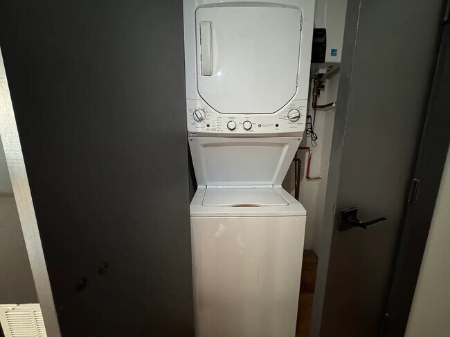 Building Photo - 568 Communipaw Ave