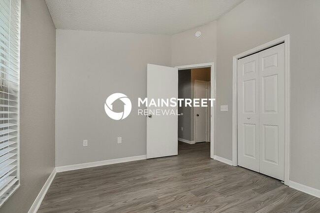 Building Photo - 3 Bedroom Pet-Friendly Home in Winter Have...