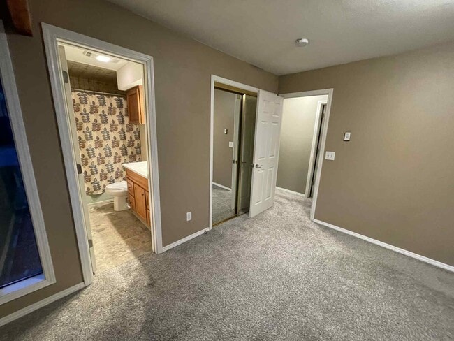 Building Photo - 10536 SW 43rd Ave