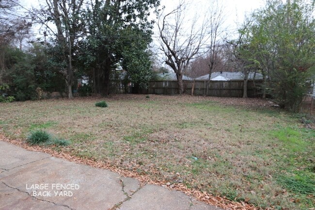 Building Photo - 1648 Ivy Rd