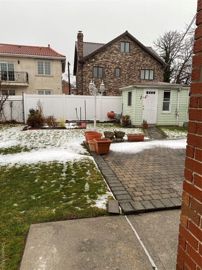 Building Photo - 151-55 20th Rd