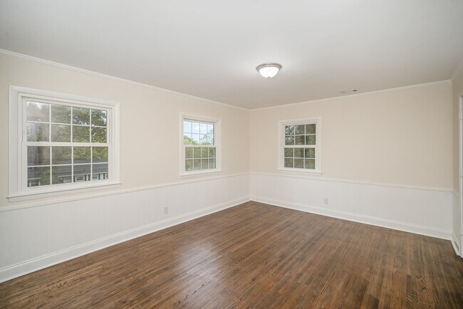 Building Photo - 132 Oak Trail