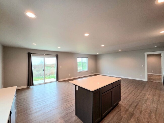 Building Photo - Single Family Home w/ Private Yard + Garage – Available Now!