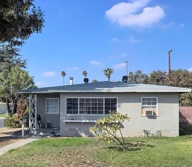 Building Photo - 235 S Robin Rd