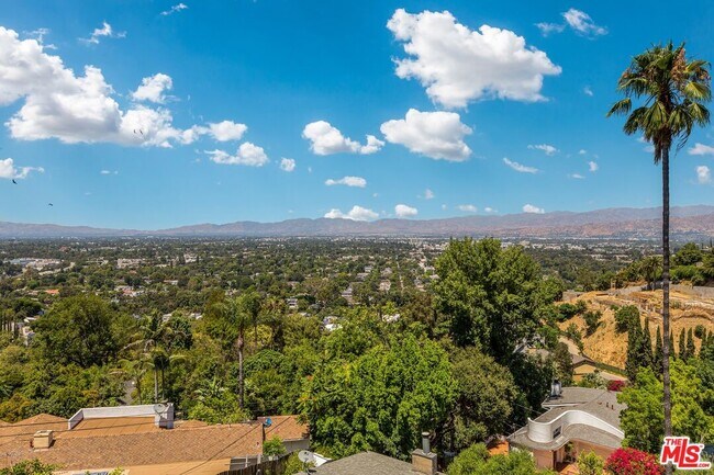 Building Photo - 3601 Berry Dr
