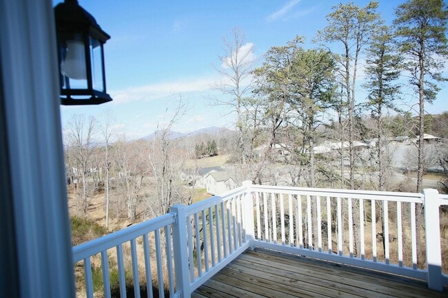 Building Photo - 1313 Emerald View Ct