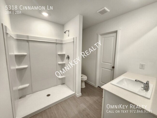 Building Photo - 5318 Cinnamon Ln